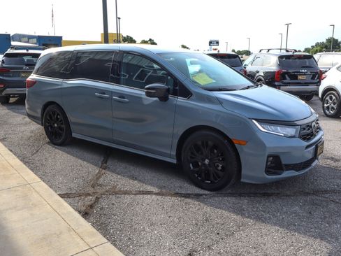 Used 2025 Honda Odyssey Sport-L image 3