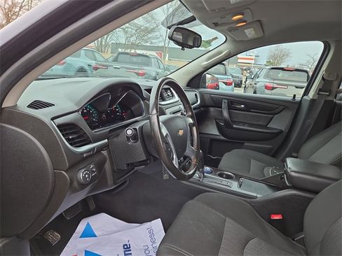 Used 2017 Chevrolet Traverse LT w/ Style and Technology Package image 22