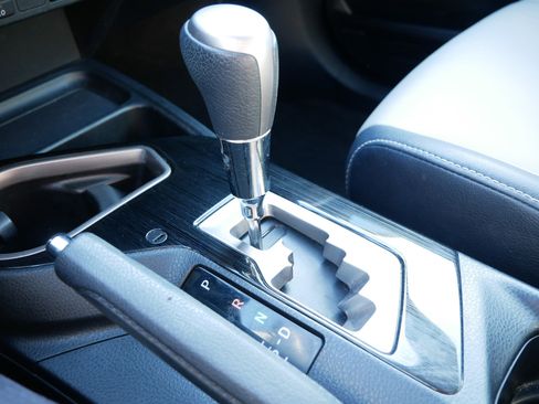 Used 2018 Toyota RAV4 Limited image 23