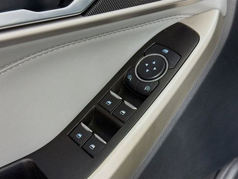 Used 2022 Ford Explorer XLT w/ Equipment Group 202A image 20