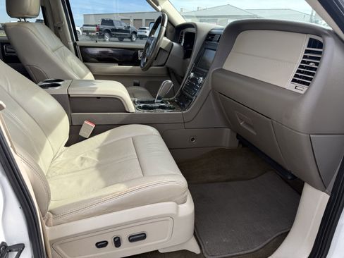 Used 2015 Lincoln Navigator 4WD image 10