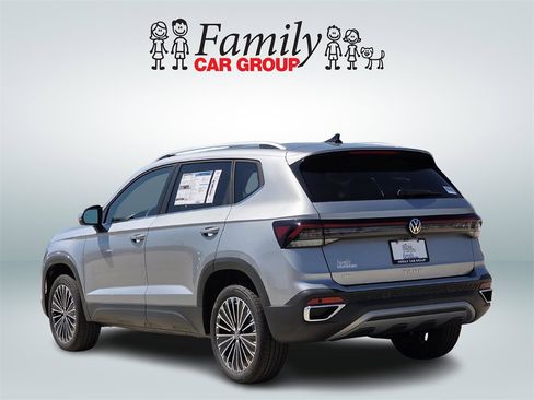 New 2025 Volkswagen Taos SE image 3