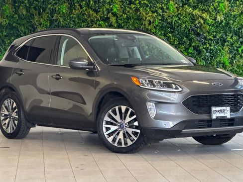 Certified 2022 Ford Escape Titanium w/ Class II Trailer Tow Package image 2