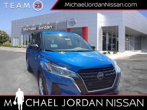 New 2025 Nissan Kicks Play S image 1