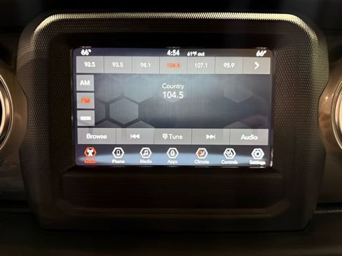 Used 2021 Jeep Wrangler Unlimited Sahara w/ Cold Weather Group AWD/4WD image 18