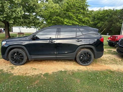 Used 2021 GMC Terrain SLE w/ Driver Convenience Package FWD image 2
