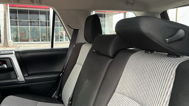Used 2018 Toyota 4Runner SR5 AWD/4WD image 18