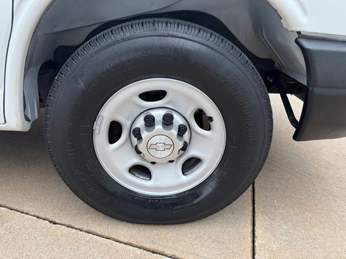 Used 2015 Chevrolet Express 2500 LS image 34
