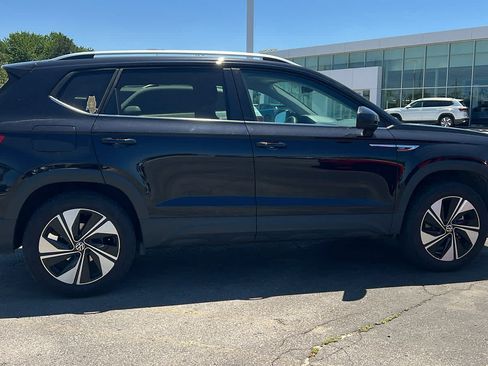 Certified 2024 Volkswagen Taos SE AWD/4WD image 4