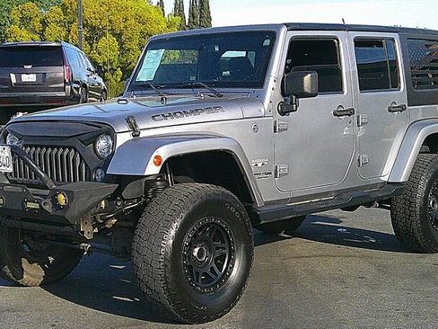 Used 2018 Jeep Wrangler Unlimited Sahara image 2