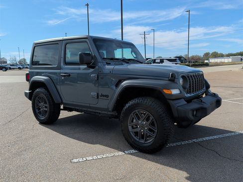 Used 2024 Jeep Wrangler Sport S image 2
