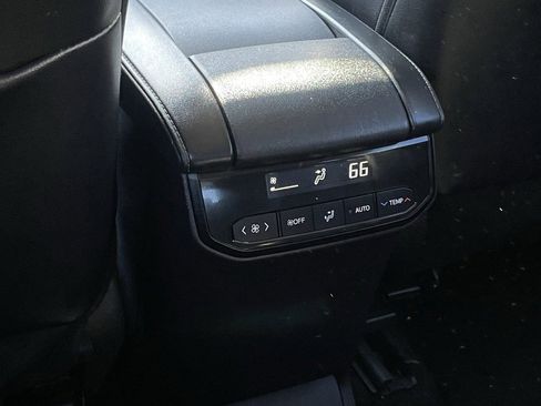 Used 2024 Toyota Highlander LE image 24