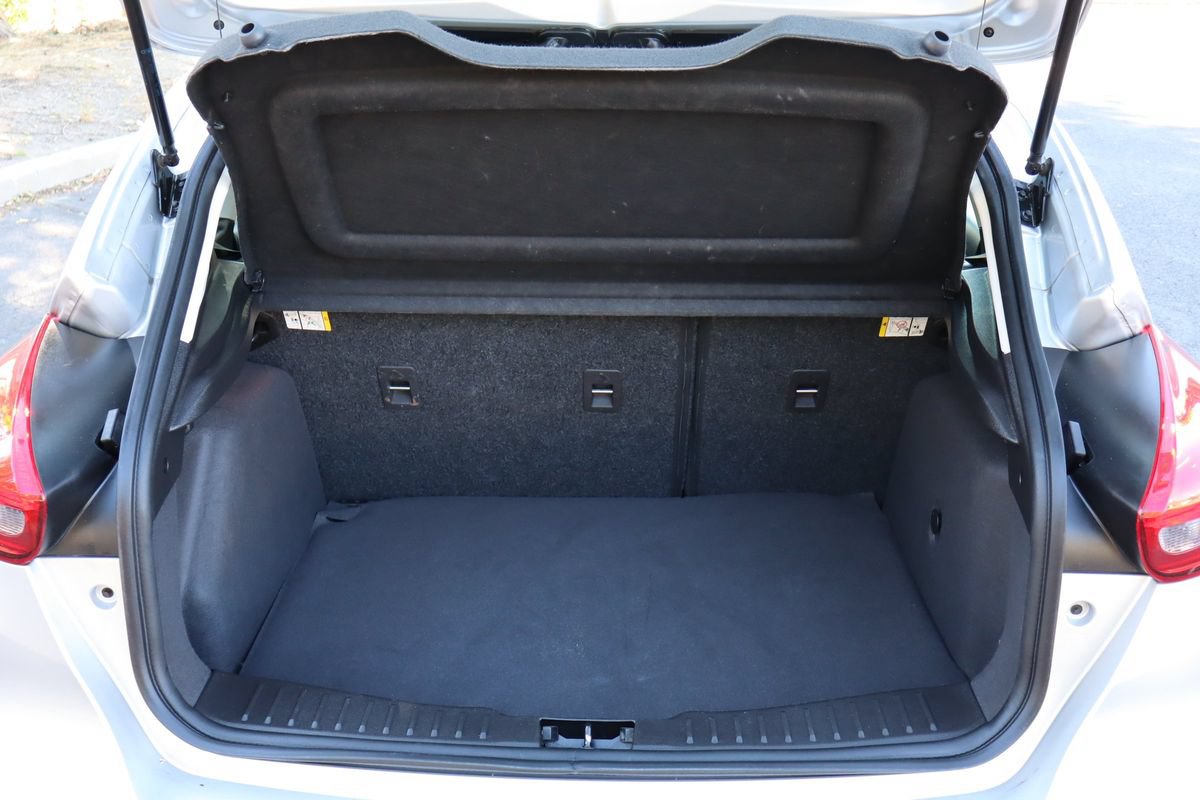 Used 2018 Ford Focus SE w/ Cold Weather Package FWD image 14