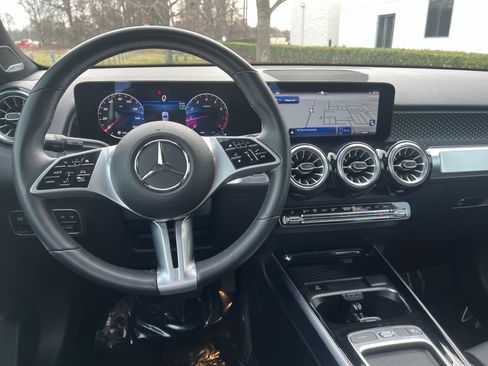 Used 2024 Mercedes-Benz GLB 250 250 image 30