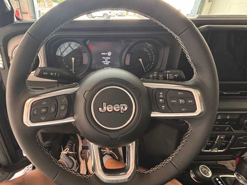 Certified 2025 Jeep Wrangler Unlimited Sahara AWD/4WD image 23