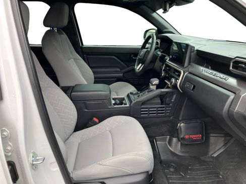 Used 2024 Toyota Tacoma SR5 AWD/4WD image 7