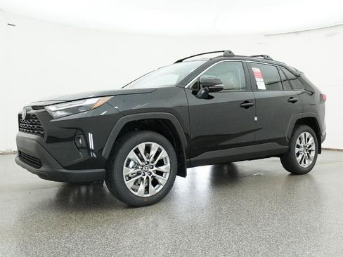 Used 2025 Toyota RAV4 XLE Premium image 20