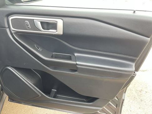 Used 2020 Ford Explorer XLT w/ Equipment Group 202A AWD/4WD image 16
