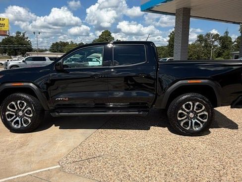 Used 2024 GMC Canyon AT4 w/ AT4 Premium Package AWD/4WD image 4