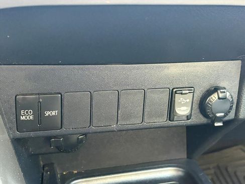 Used 2017 Toyota RAV4 XLE image 21