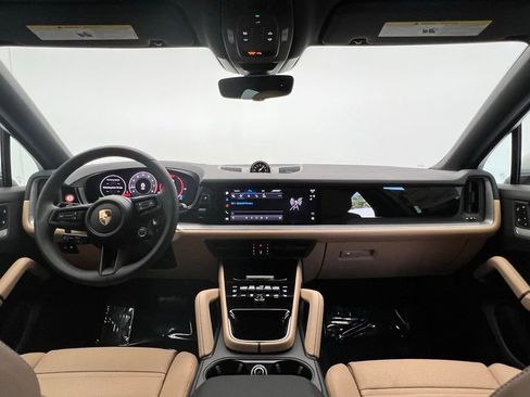 Used 2025 Porsche Cayenne Coupe image 6