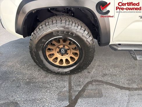 Used 2020 Toyota Tacoma TRD Off-Road AWD/4WD image 18