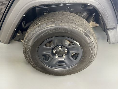 Used 2022 Jeep Wrangler Unlimited Sport image 37