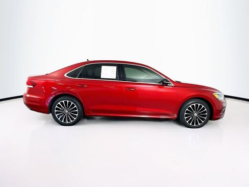 Used 2022 Volkswagen Passat 2.0T image 11