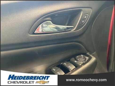 Used 2023 Chevrolet Equinox Premier AWD/4WD image 11