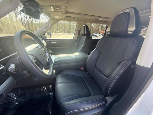 Certified 2025 INFINITI QX80 Sensory image 10