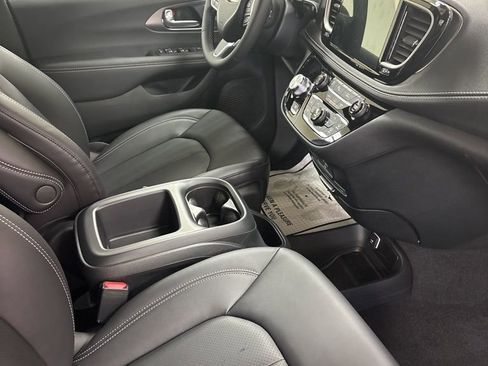 New 2026 Chrysler Pacifica Select image 35