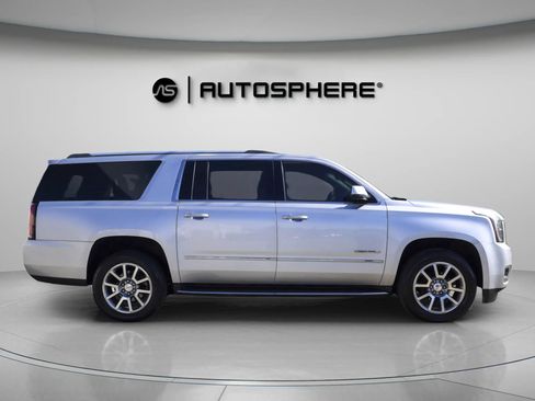 Used 2020 GMC Yukon XL Denali image 11