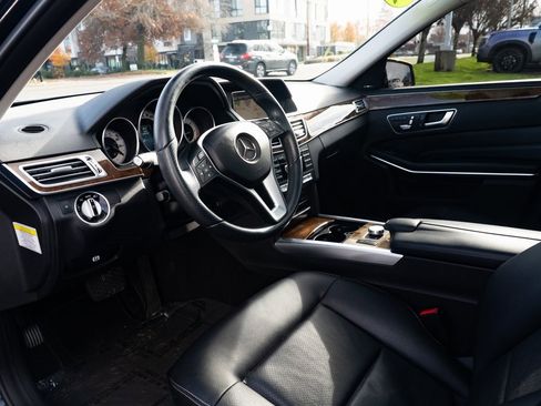 Used 2014 Mercedes-Benz E 250 BlueTEC Sedan w/ Premium 1 Package image 21
