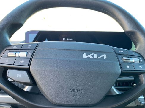 Used 2025 Kia K4 LXS image 27