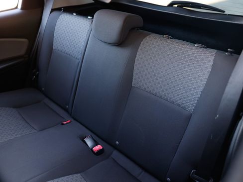 Used 2016 Toyota Yaris L image 11