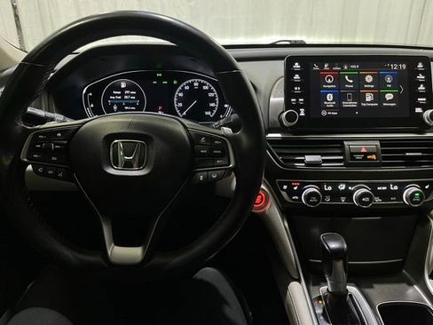 Used 2018 Honda Accord Touring image 19