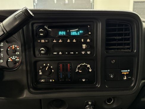 Used 2007 GMC Sierra 3500 SLE w/ Heavy-Duty Power Package AWD/4WD image 30