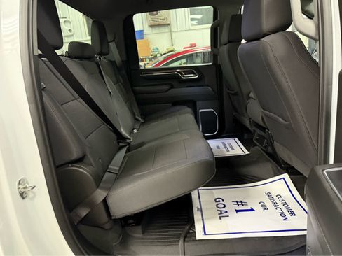 Used 2024 Chevrolet Silverado 2500 LT image 25