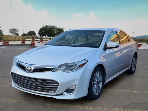 Used 2014 Toyota Avalon XLE Premium FWD image 5