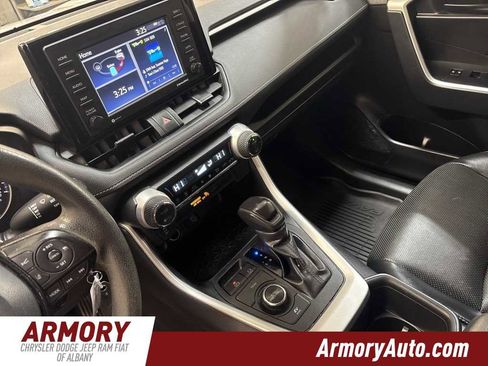 Used 2022 Toyota RAV4 LE image 13