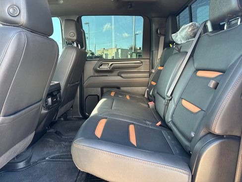 Used 2025 GMC Sierra 2500 AT4 w/ AT4 Premium Plus Package AWD/4WD image 10