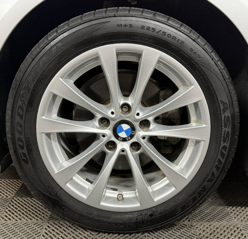 Used 2017 BMW 320i Sedan RWD image 23