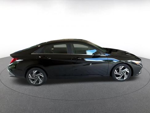 Used 2025 Hyundai Elantra SEL FWD image 16