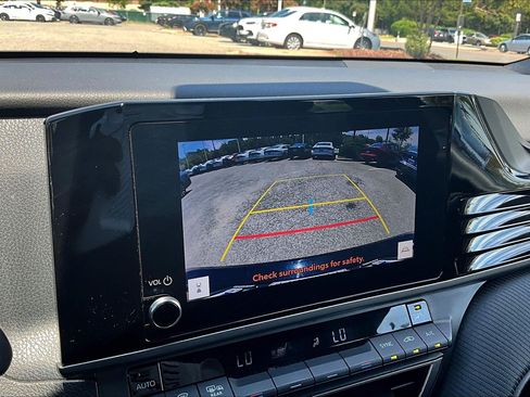 Used 2025 Toyota Camry SE FWD image 22