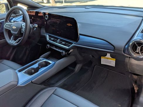 New 2026 Chevrolet Equinox EV LT image 25