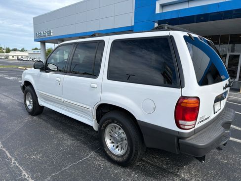 Used 2000 Ford Explorer XLS RWD image 3