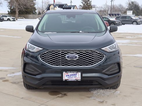 Used 2023 Ford Edge SE image 2