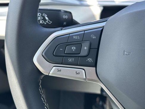 New 2026 Volkswagen Taos SE FWD image 17