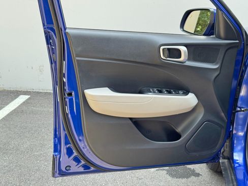 Used 2023 Hyundai Venue SEL FWD image 34