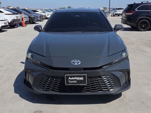 Used 2025 Toyota Camry SE FWD image 2